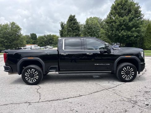 Used 2026 GMC Sierra 2500 Denali Ultimate AWD/4WD image 9