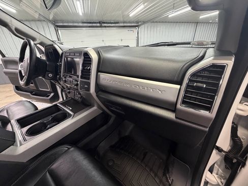 Used 2020 Ford F350 Lariat w/ Chrome Package image 33