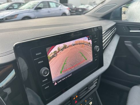 Used 2025 Volkswagen Jetta SE image 17