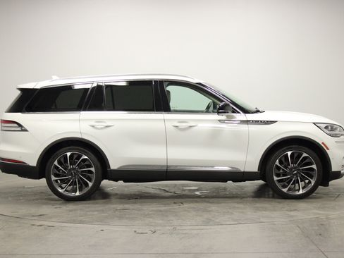 Used 2020 Lincoln Aviator Reserve w/ Equipment Group 202A image 9