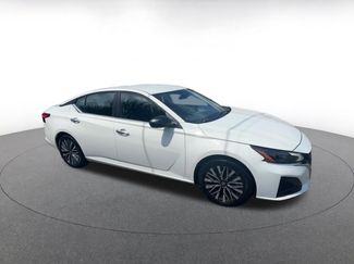 Used 2025 Nissan Altima 2.5 SV FWD video 2