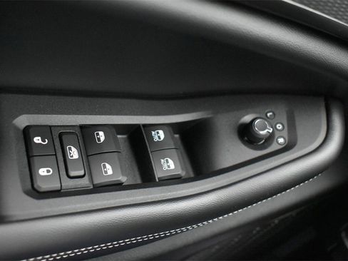 Used 2025 Jeep Grand Cherokee Laredo w/ Luxury Tech Group I image 21