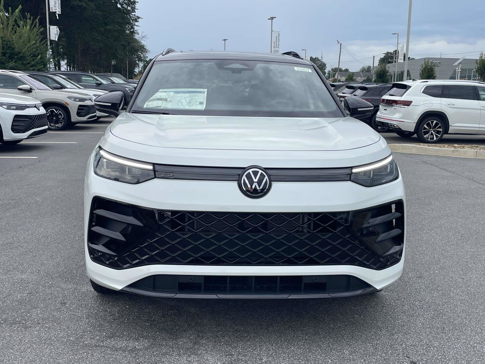 New 2026 Volkswagen Tiguan SE R-Line FWD image 2