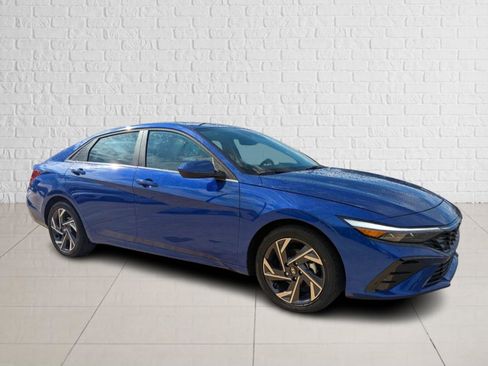 Certified 2025 Hyundai Elantra SEL image 1