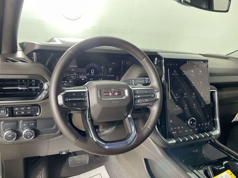 Used 2025 GMC Yukon XL Elevation image 11