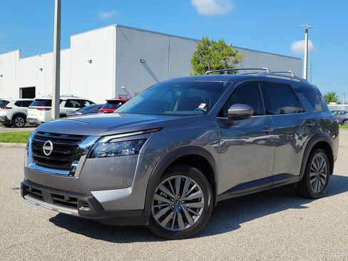 Certified 2025 Nissan Pathfinder SL w/ SL Premium Package FWD image 32