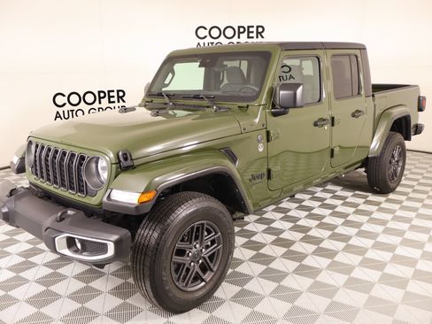 Used 2024 Jeep Gladiator Sport AWD/4WD image 10