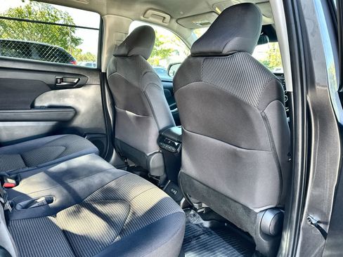 Used 2022 Toyota Highlander L image 18