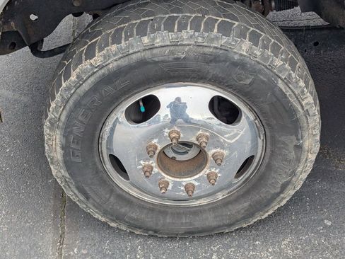 Used 2016 Ford F350 Lariat w/ Lariat Interior Package image 11