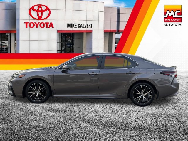 Used 2024 Toyota Camry SE FWD image 3