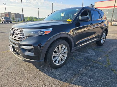 Used 2021 Ford Explorer Limited w/ Equipment Group 301A AWD/4WD image 3