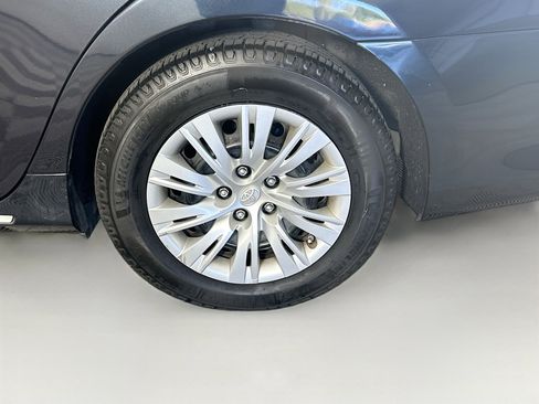 Used 2013 Toyota Camry LE image 11