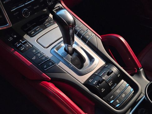 Used 2016 Porsche Cayenne GTS AWD/4WD image 32