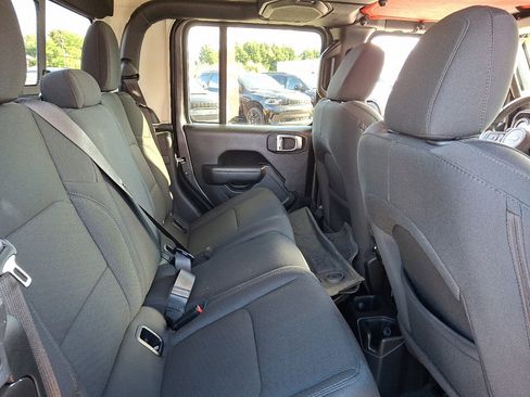 Certified 2022 Jeep Gladiator Sport image 15