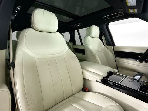 Used 2025 Land Rover Range Rover SE AWD/4WD image 14