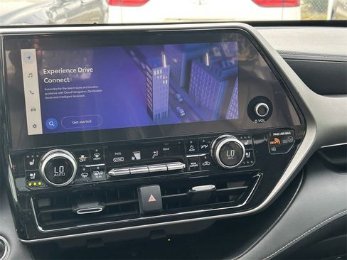 Used 2023 Toyota Highlander Limited image 21