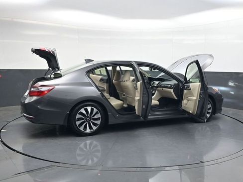 Used 2017 Honda Accord Touring image 36