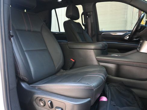Used 2022 Chevrolet Tahoe RST w/ Luxury Package AWD/4WD image 33