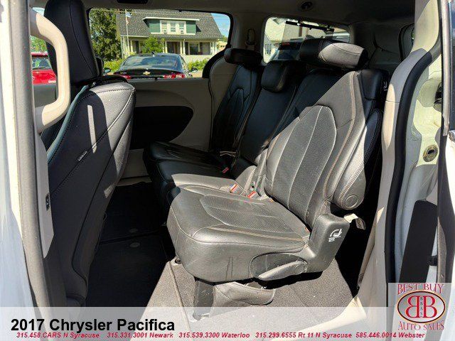 Used 2017 Chrysler Pacifica Touring-L Plus w/ Advanced Safetytec Group FWD image 11