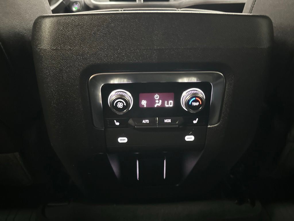 Used 2023 GMC Yukon XL AT4 w/ Technology Package AWD/4WD image 24