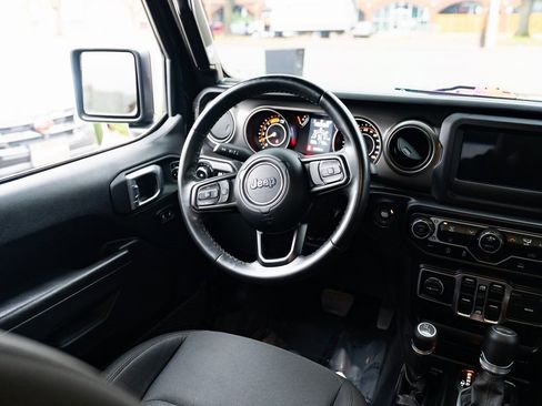 Used 2022 Jeep Wrangler Unlimited Sport image 9