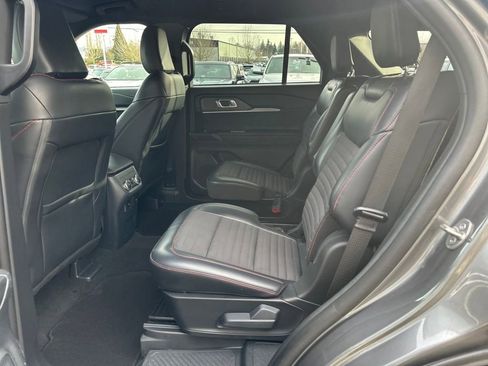 Used 2025 Ford Explorer ST-Line image 14