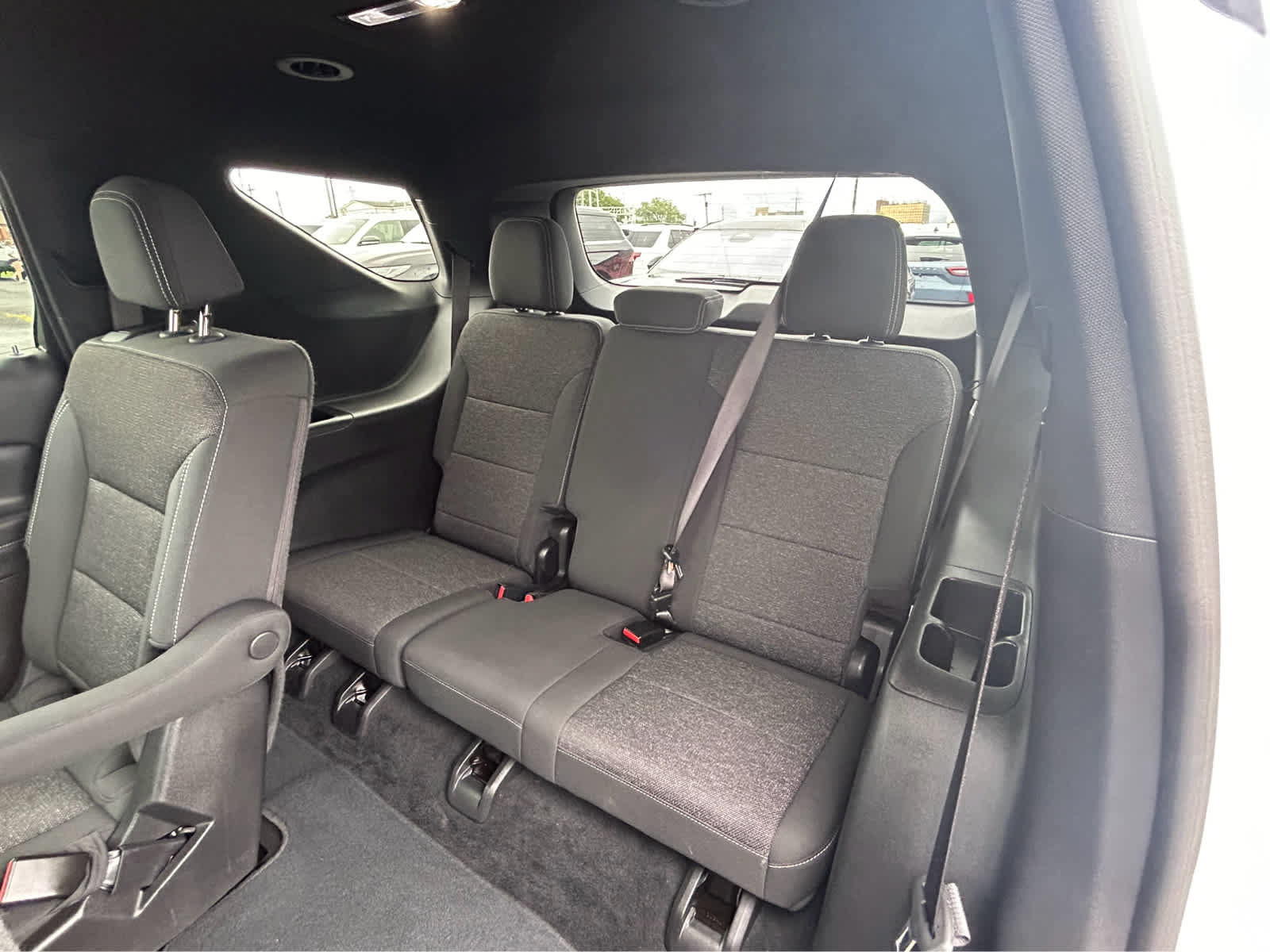 Used 2025 Chevrolet Traverse LT FWD image 11