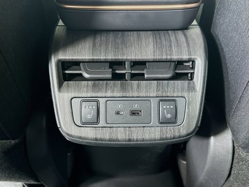 Used 2023 Nissan Ariya FWD image 28