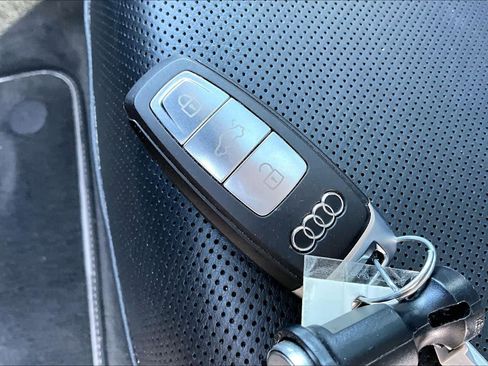 Used 2019 Audi Q8 Premium Plus image 14