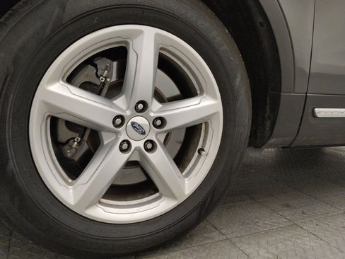 Used 2018 Ford Explorer XLT image 31