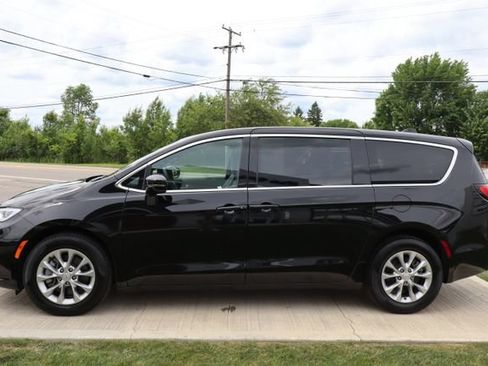 Used 2026 Chrysler Pacifica Select AWD/4WD image 33