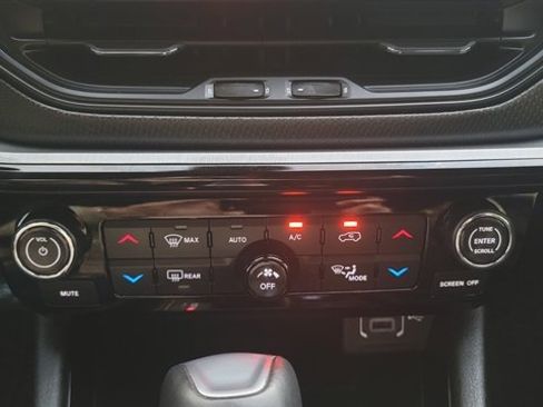 Used 2024 Jeep Compass Trailhawk image 27