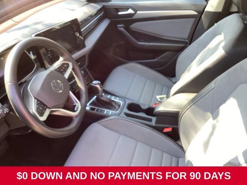 Used 2025 Volkswagen Jetta SE FWD image 9