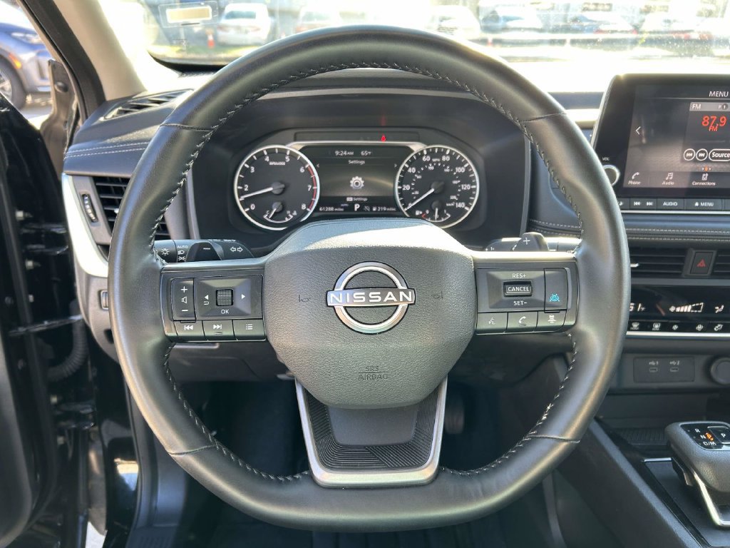 Used 2025 Nissan Rogue SV AWD/4WD image 14
