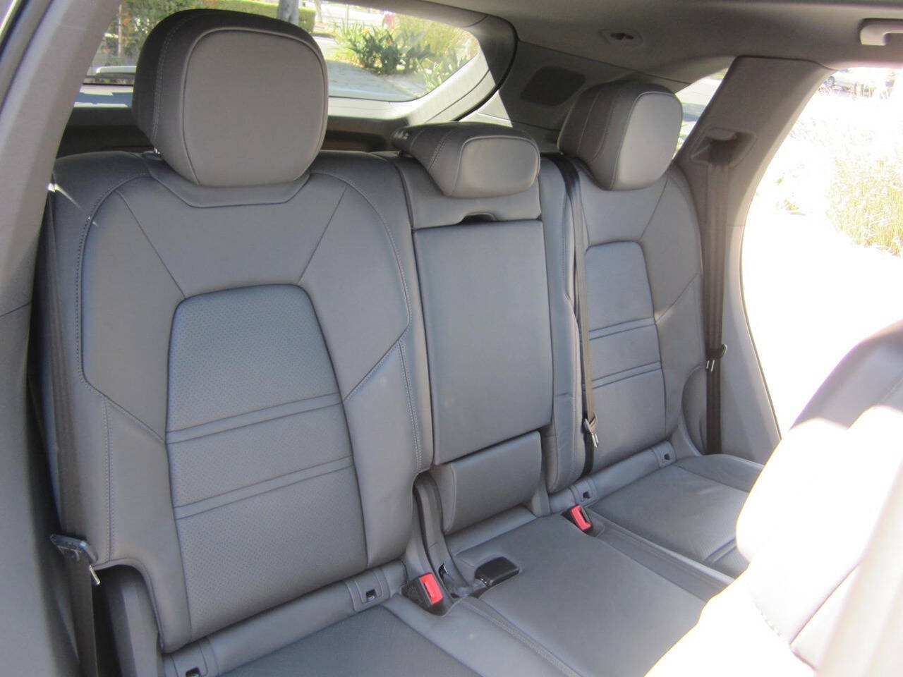 Used 2019 Porsche Cayenne AWD/4WD image 16