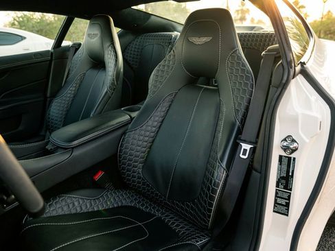 Used 2015 Aston Martin Vanquish Coupe image 27