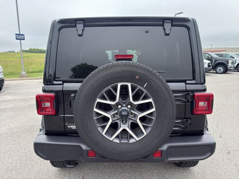 Used 2025 Jeep Wrangler Unlimited Sahara AWD/4WD image 6