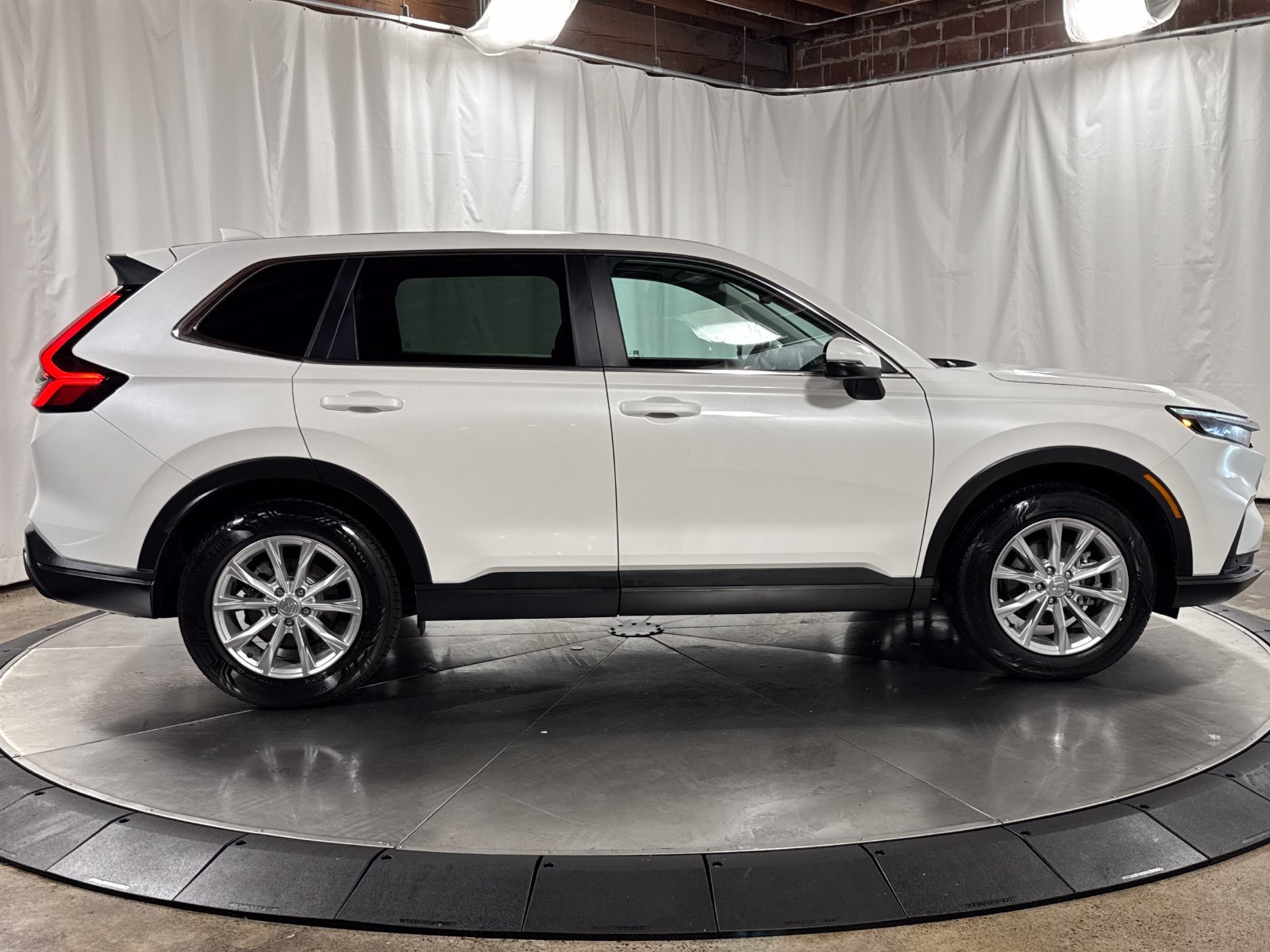 Used 2025 Honda CR-V EX-L image 6