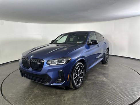 Certified 2025 BMW X4 M40i w/ Premium Package image 2