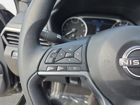 Used 2025 Nissan Altima 2.5 SV AWD/4WD image 16