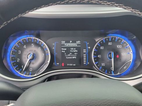 Used 2020 Chrysler Pacifica Touring-L w/ S Appearance Package image 13