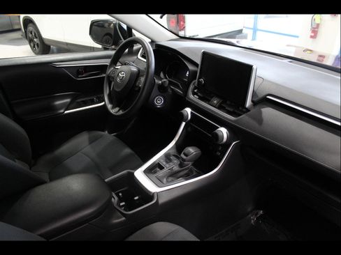 Used 2024 Toyota RAV4 LE AWD/4WD image 22