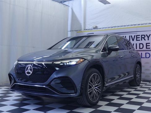 Used 2023 Mercedes-Benz EQS 580 4MATIC SUV image 4
