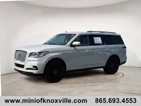 Used 2023 Lincoln Navigator Reserve AWD/4WD image 7