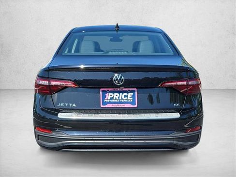 Used 2024 Volkswagen Jetta SE w/ Panoramic Sunroof Package FWD image 6