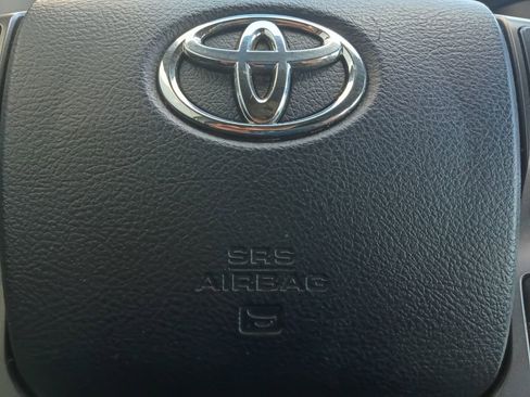 Used 2018 Toyota Tacoma TRD Sport AWD/4WD image 5