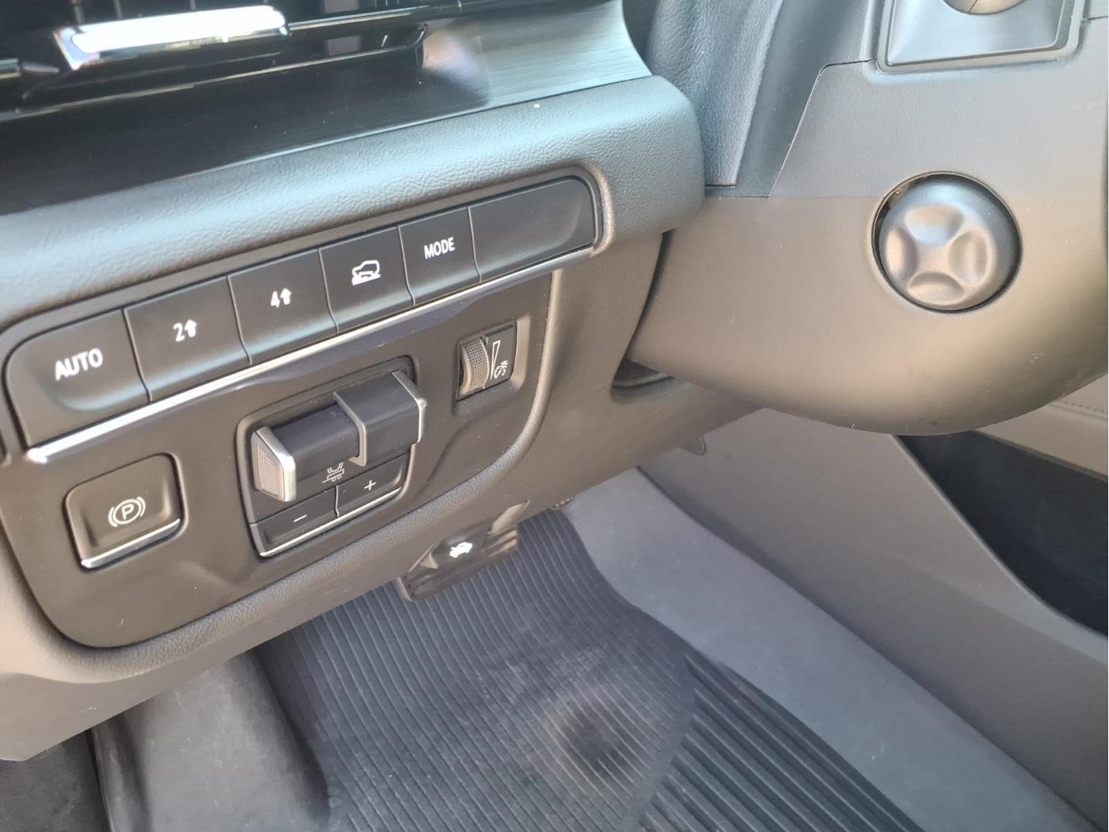 Used 2024 Cadillac Escalade Sport w/ LPO, ONYX Package AWD/4WD image 28