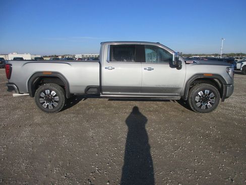 New 2026 GMC Sierra 3500 Denali w/ Denali Reserve Package image 3