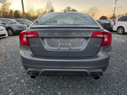 Used 2016 Volvo S60 T5 R-Design image 6