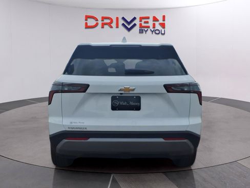 New 2026 Chevrolet Equinox LT w/ Convenience Package II FWD image 4